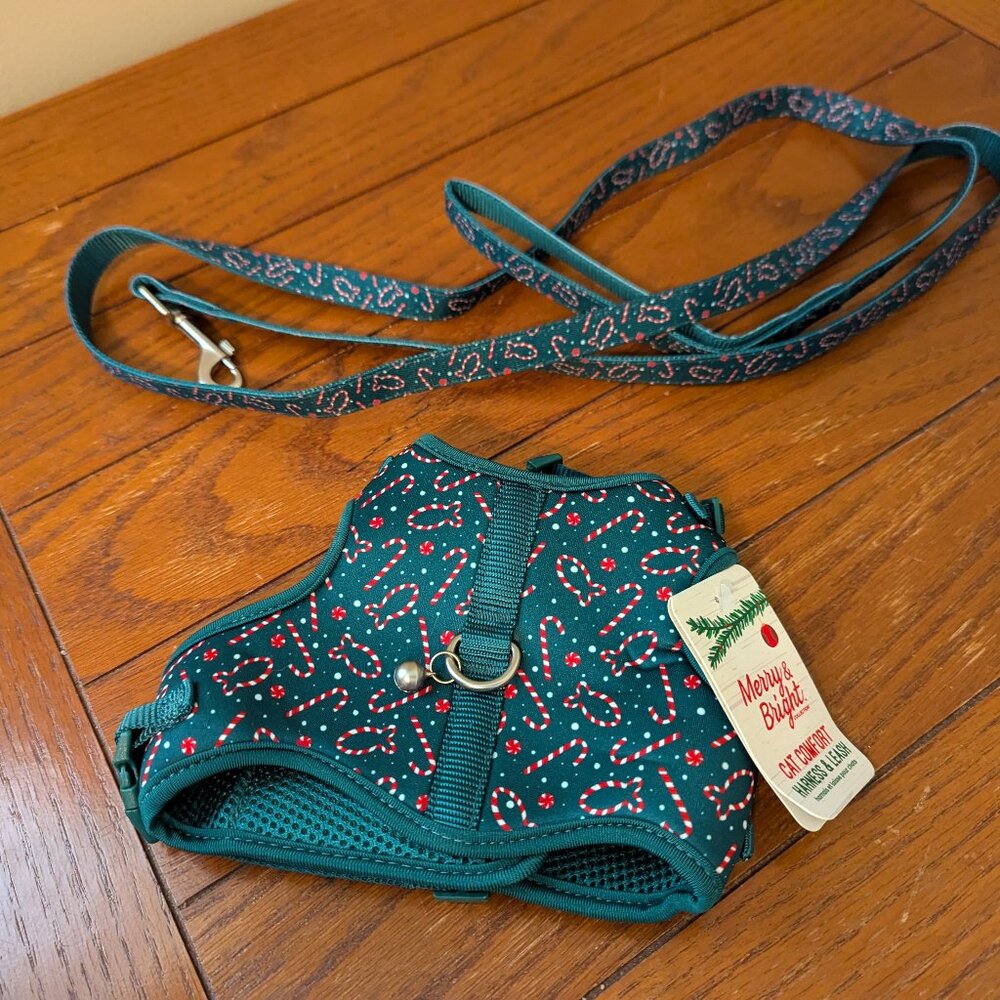 Merry & Bright Collection Cat Comfort Harness & Leash Green w/Candy Canes NEW